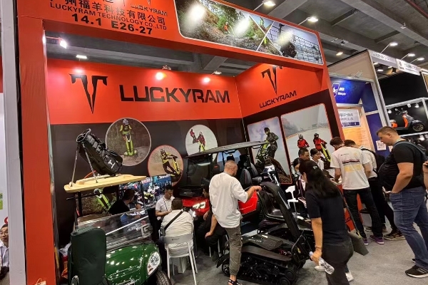 Luckyram уживаше во голема популарност на саемот Кантон